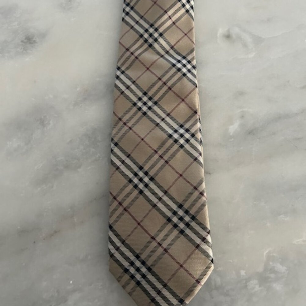 Burberry Men's Neck Tie 100% Silk Traditional Color Pattern Purchased 2008-2009